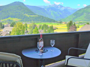 Spacious Apartment in HausBellevue with Balcony and Panoramic Mountain Aspect